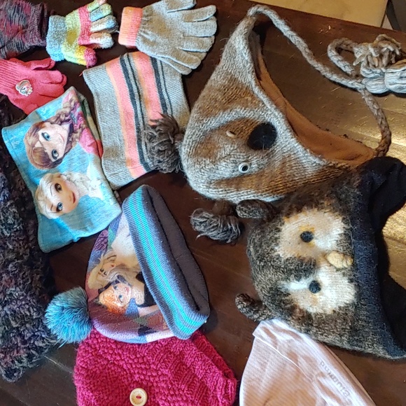 Bundle of Girls Hats Mits Accessories - Picture 2 of 4